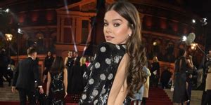 hailee steinfeld butt|Hailee Steinfeld Flaunts Abs, Arms In Cut.